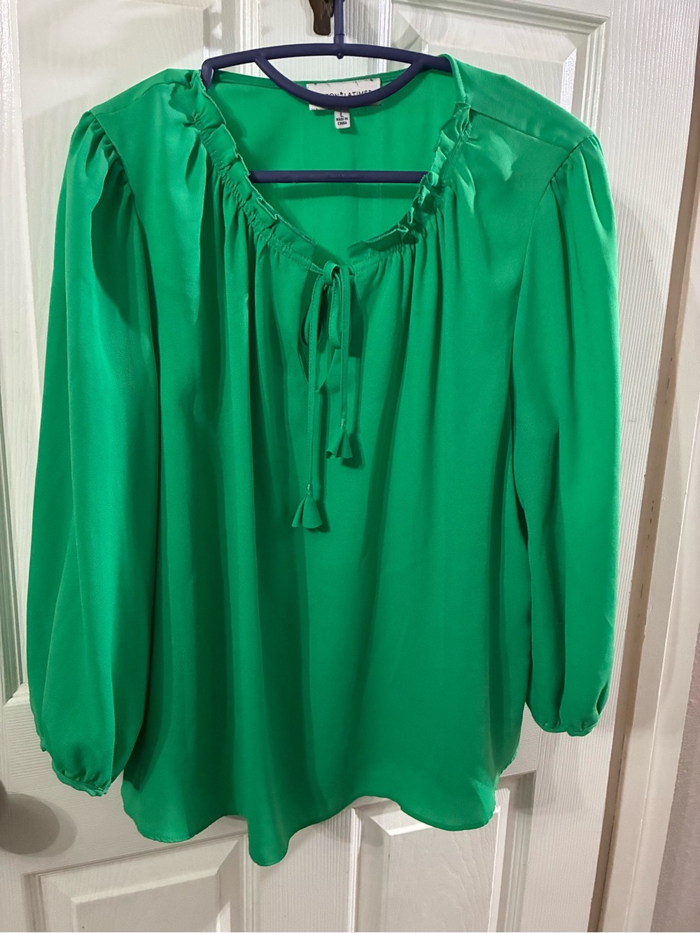 Gibson Latimer Women’s Large Green Ruffle-Tie Peasant Blouse